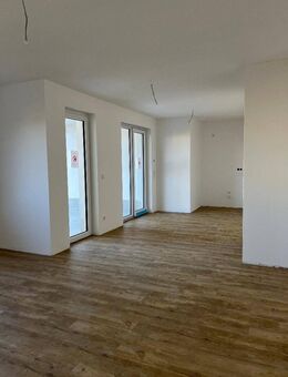 Hier ist Ihr neues Zu Hause ! Attraktive 3 Raumwohnung im 2.OG in gehobener Ausstattung mit Balkon, Aufzug und Garage in Freiberg! - Freiberg