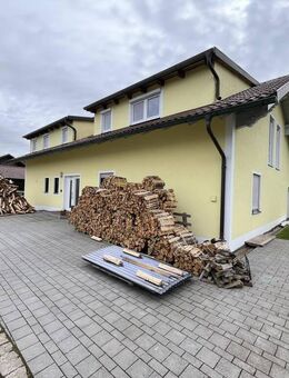 Großzügiges Ein-/Zweifamilienhaus mit Garagengebäude in Dieberg zu verkaufen - Walderbach