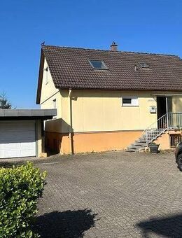 Älteres Einfamilienhaus (Fertighaus) mit großem Grundstück - Schopfheim