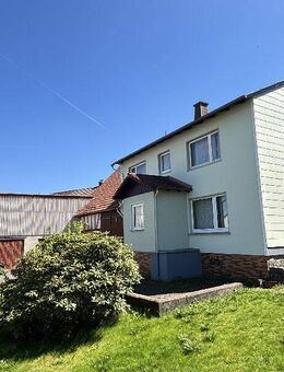 Gepflegter ehemaliger Hof mit Nebengebäuden und großem Grundstück - Ulrichstein