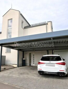 Zweifamilienhaus in Aussichtslage / kernsaniert / Terrasse, Garten / Doppelcarport, Motorradgarage - Wiehl