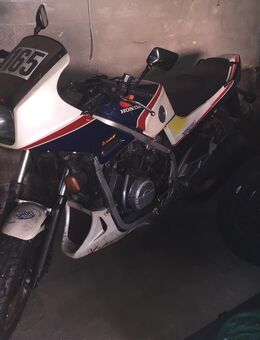 HONDA VF 75 0 F - Schönkirchen