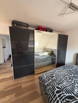 Großer moderner Kleiderschrank mit Spiegeltüren - viel Stauraum, - Karlsruhe