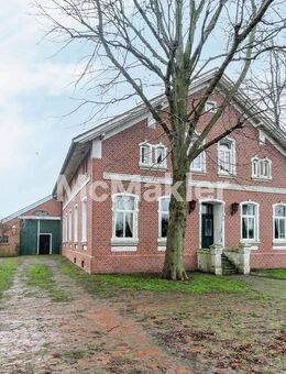 Traumhafte Deichlage für Pferdefreunde: Gehobenes Bauernhaus mit Reithalle, Stallboxen und Hallenbad - Jemgum