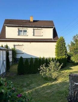 Einfamilienhaus mit kleinem Nebengelass und großen Garten - Krölpa