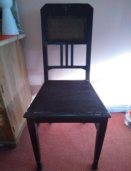 Einzelstück: Uroma-Holzstuhl mit geschnitzter Blüte, dunkelbraun gestrichen, Vintage - Hannover