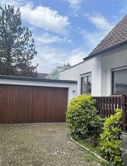 Viel Raum für Ideen - Freistehendes Einfamilienhaus mit Potenzial, Indoorpool & Gartenidylle - Neuburg (Rhein)