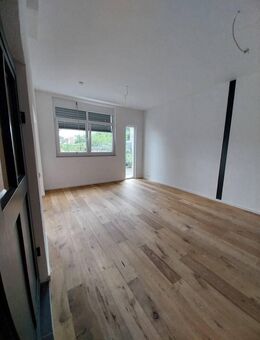 Frisch renovierte 2 Zimmerwohnung in ruhiger Lage in Singen zu vermieten - Singen (Hohentwiel)