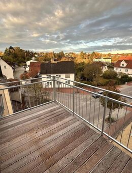 Einzigartige Dachgeschosswohnung - hell, gr. Balkon, top saniert - Rottenburg (Laaber)