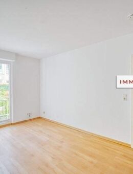 IMMOBERLIN.DE - Sehr angenehme Wohnung mit Südwestloggia & Tiefgaragenplatz in beeindruckender Naturlage - Berlin