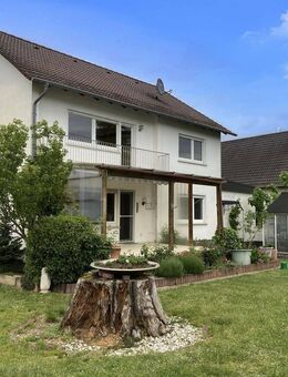 Clevere Kapitalanlage: Zweifamilienhaus mit zwei vermietbaren Einheiten auf großem Grundst - Lingenfeld