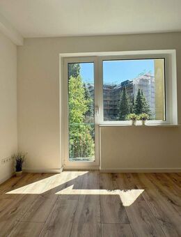 TOLLE, SEHR HELLE, MODERNE, SANIERTE U. GUT GESCHNITTENE RUHIGE, VERMIETETE WOHNUNG MIT GRÜNBLICK - Berlin