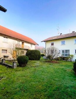 Ehemaliges "Sacherl" mit Stallgebäude, Wohnung, Scheune und 2 Baugrundstücken - Hauzenberg