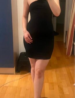 Schwarzes Minikleid mit Rückenschmuck XS/S - Mainz