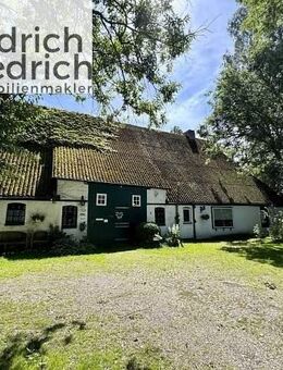 Verkauf eines idyllisch gelegenen Bauernhauses mit eingewachsenem Grundstück 5 km von Heide entfernt - Wöhrden