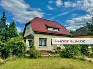 IMMOBERLIN.DE - Wohlfühllage! Kleines Landhaus mit großer Gartenidylle - Falkensee