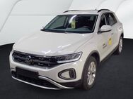 VW T-Roc, 1.5 TSI Life L, Jahr 2023 - Wackersdorf