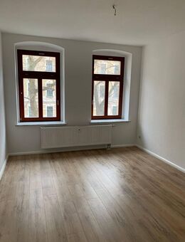 Alles NEU ! 1. OG / Balkon an der Küche / Laminat / Bad mit Wanne - Chemnitz