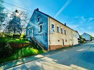 **Sanierungsobjekt mit Charme: Einfamilienhaus mit großem Garten** - Mandelbachtal