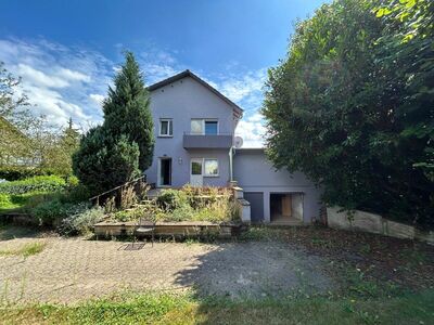 Schönes 2-Familienhaus mit Potential und großem Garten in Helmsheim