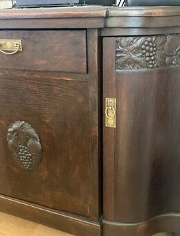 2 Sideboards und ein Tisch mit Stühlen zum Verkauf - Donauwörth