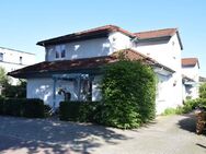 Helle Erdgeschosswohnung mit überdachtem Eingang, Terrasse und Stellplatz - Hude (Oldb)