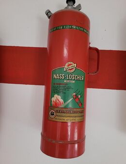 Antike Feuerlöscher verschiedener Marken - Bremen