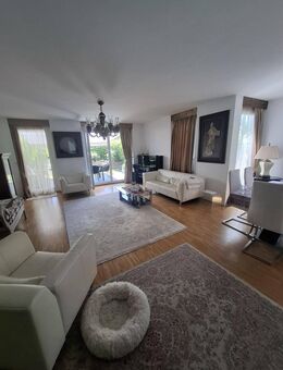 Exklusive 4-Zimmer-Wohnung in Unterföhring auf 2 Etagen mit Garten, Balkon und TG - Unterföhring