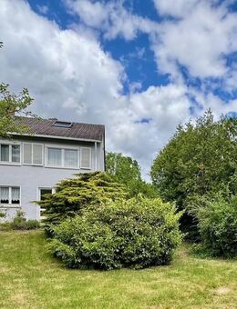 Hermann Immobilien: Doppelhaushälfte in ruhiger Lage mit gr. Garten in Bruchköbel-Stadt - Bruchköbel