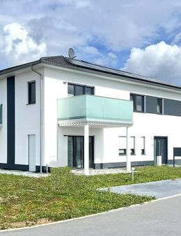 Moderne, energieeffiziente 2-Raumwohnung im Obergeschoss mit Stellplatz und Balkon in ruhiger Lage - Bitterfeld-Wolfen