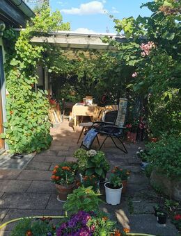 Sofort frei, 4-Zi Wohnung im EG, Einbauküche, Terasse, eigener Garten, Bad mit Wanne, Garage, Zeitmiete 1 1/2 Jahre - Kalchreuth