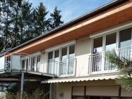 Sie lieben Ruhe und Natur? Moderne Wohnung auf ca. 140 m² mit großem Balkon und 2 Bädern in Ortsrandlage - Tuchenbach