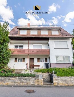 Renovierungsbedürftiges Zweifamilienhaus mit großem Grundstück und Garagen in Malmsheim zu kaufen - Renningen