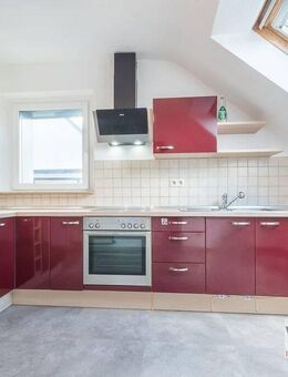 DURCHDACHT - helle Dachgeschosswohnung mit Einbauküche und Balkon in Neunkirchen! - Neunkirchen (Saarland)