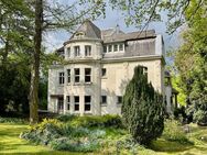 "Altbaujuwel" Altbauvilla in Bestlage City/Ost mit großem Parkgrundstück - Wiesbaden