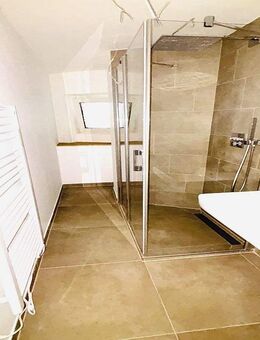 Hochwertig sanierte 3 Zi.ETW mit Balkon, Parkett, superschickem Bad etc. ! - Düsseldorf