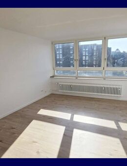 Helles 2-Zimmer-Apartment + Loggia, renoviert, offener Kochbereich, Wannenbad, neuer Boden, Aufzug - Bochum