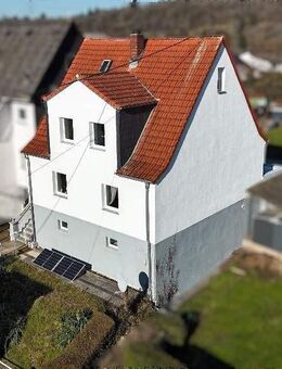 +++ Charmantes, modernisiertes Ein- bis Zweifamilienhaus mit Doppelgarage, Garten, Terrasse und herrlichem Panoramablick +++ - Neunkirchen (Saarland)