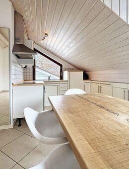 Helle 2-Zimmer-Wohnung mit Dachterrasse - Böblingen