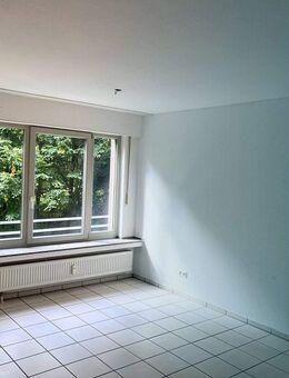 Helle und geräumige 2-Zimmer-Wohnung mit BALKON in Gerresheim - Düsseldorf