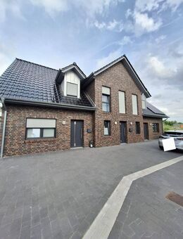 Kapitalanlage: KfW-40-Neubau mit 3 Einheiten & PV - solide Mieteinnahmen garantiert - Ostrhauderfehn