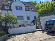 Komplett bezugsfreies Ein- bis Dreifamilienhaus mit Garage in Velbert - Velbert