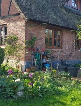 Bauernhaus im englischen Landhausstil auf parkähnlichem Grundstück in Alleinlage - Todendorf
