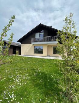 Freistehendes Zweifamilienwohnhaus mit pflegeleichtem Garten und Doppelgarage in exponierter Lage und Blick nach Kelheim - Ihrlerstein