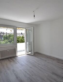 Direkt am Marktplatz! Renovierte 2-Zimmer-Whg mit Balkon in DU-Beeck - Duisburg