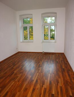 Moderne Bodenbeläge - Tageslichtbad mit Eckbadewanne - Balkon - WG-gerecht - Chemnitz