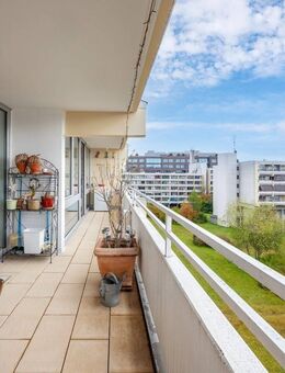Attraktive 3-Zimmer-Wohnung mit großer Südwest-Loggia in energetisch saniertem Mehrfamilienhaus - München