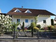 Großes Haus mit Garagen u. Garten in guter Lage in Frontenhausen - Frontenhausen