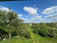 Wohnen mit Blick ins Grüne: 3-RW - Balkon - Bad mit Wanne - Aufzug - PKW-Stellplatz - Magdeburg