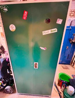 Sattelschrank / Bundeswehrschrank zu verkaufen - Retschow